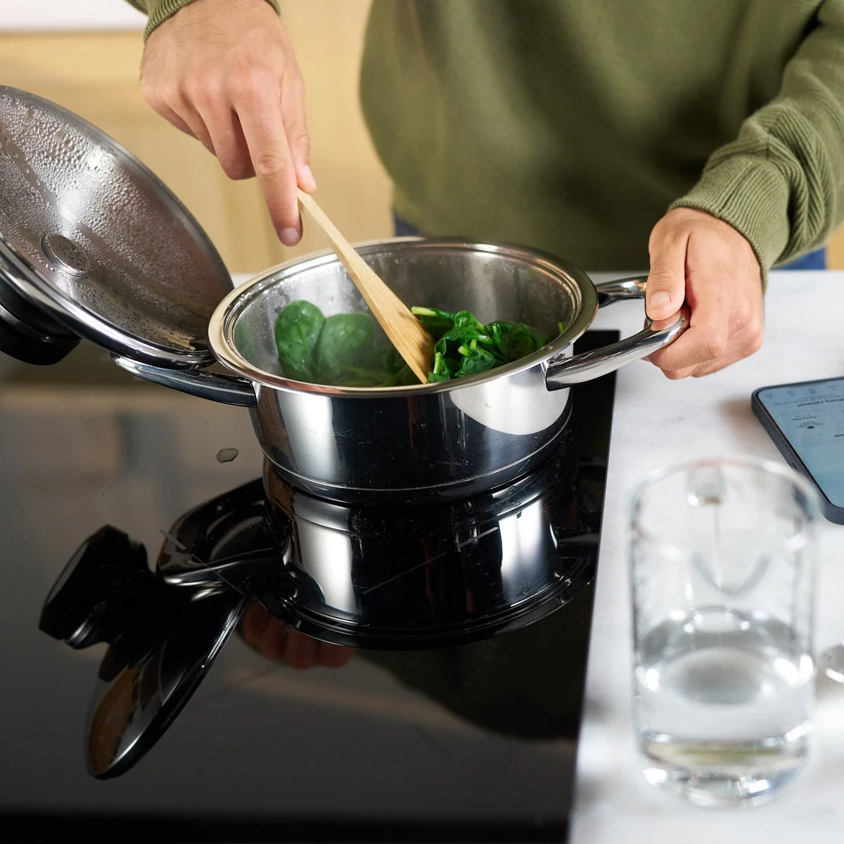 Saucepan with Lid for Sauces, Soups and Side Dishes