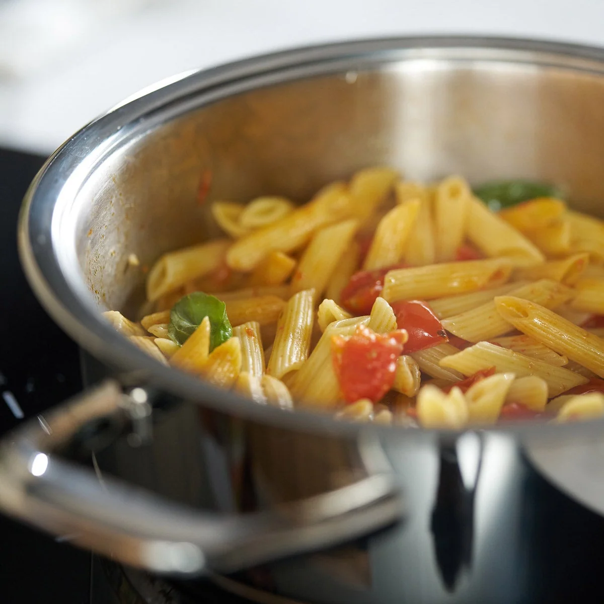 Rondeau with Lid for Braising, Sautéing and Simmering